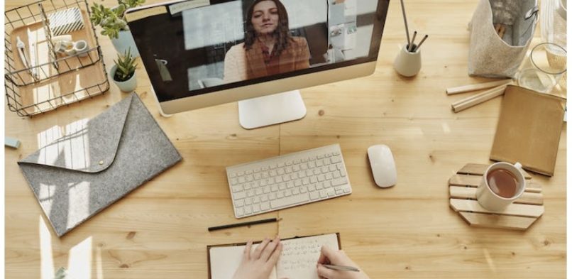 What does the curriculum syllabus entail for advanced spoken English courses?